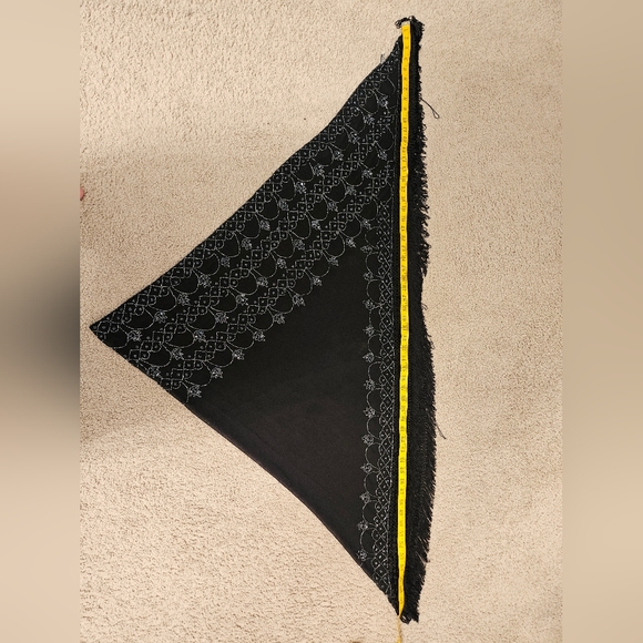 EUC Scala Beaded Wrap/Scarf - Picture 7 of 8